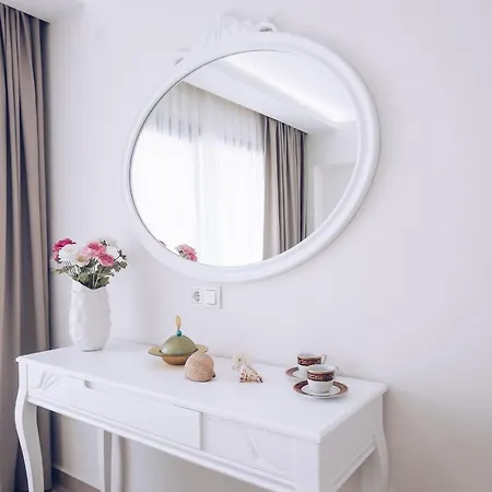 מלון דירות Princess Kinli 4*