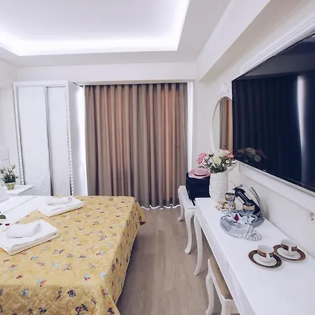 מלון דירות Princess Kinli 4*